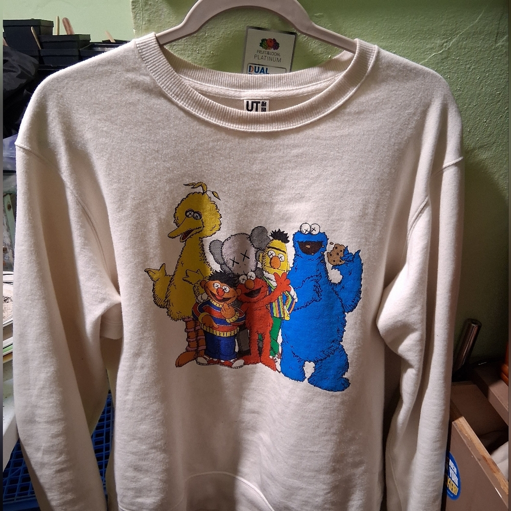 KAWS x SESAME STREET x UNIQLO Crewneck